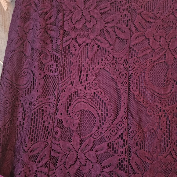 Plum purple Lace dress - Picture 4 of 4